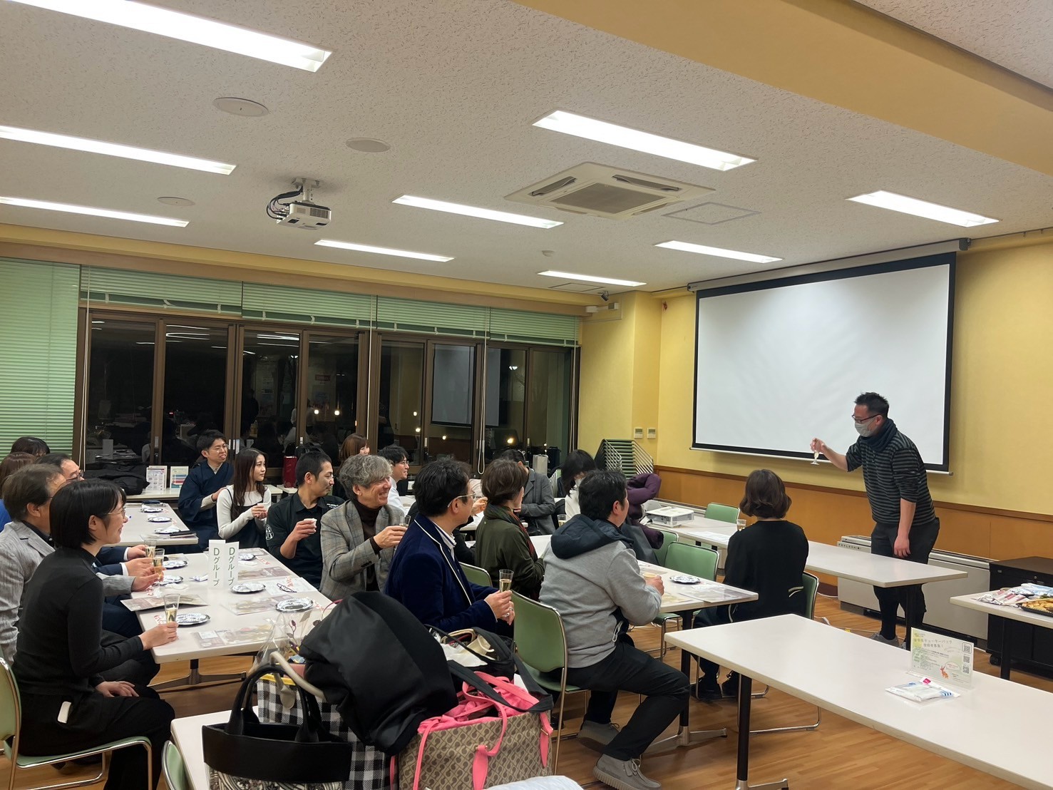 NKP定例会_2025.3.7_懇親会_カメラマン逢坂さんの乾杯発声